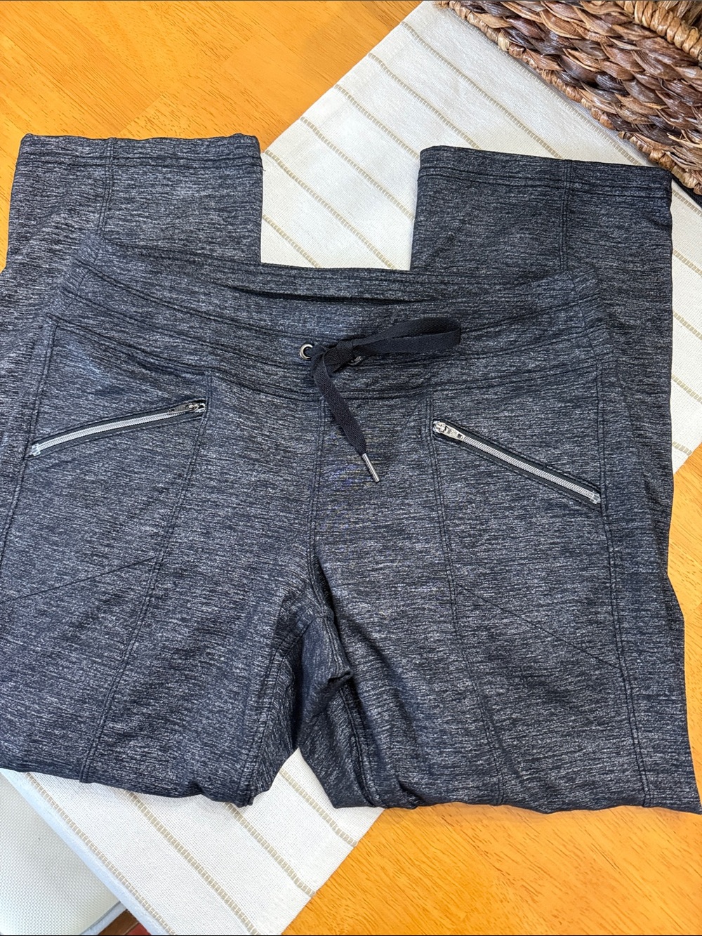 Athleta Capri Pant Black XS - Picture 3 of 6
